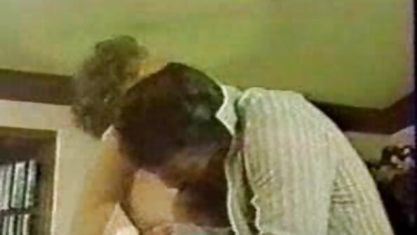 ठूलो स्तन संग तातो गोरो groped र कडा fucked भइरहेको छ